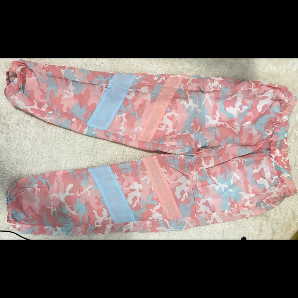 Like new …Kylie trackpant pink camouflage! - Picture 2 of 3